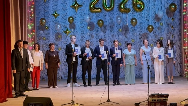 27 июня в районном доме культуры для выпускников 11-х классов Обливского района прошел выпускной бал. 